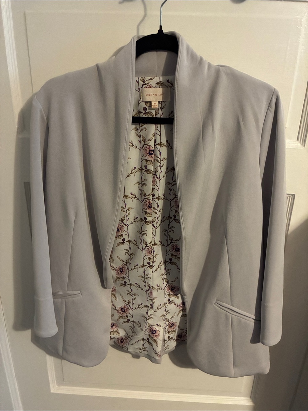 SKIES ARE BLUE Light Gray Open Front Women's Blazer with Floral Lining